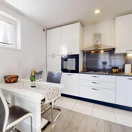 Apartman Antonela شقة *